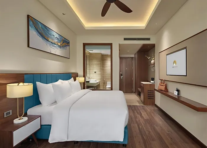 Hotel The Watson Premium Hạ Long
