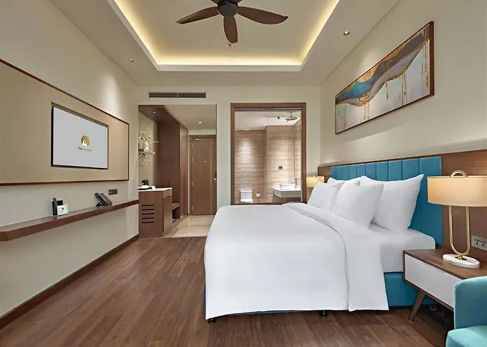 Khách sạn The Watson Premium Hạ Long