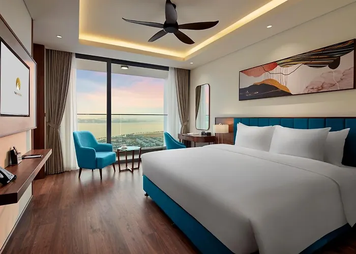 Hotel The Watson Premium Hạ Long