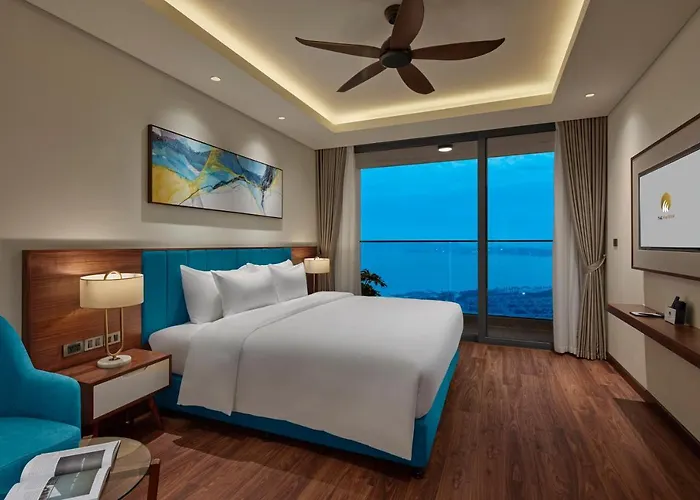 Khách sạn The Watson Premium 5*