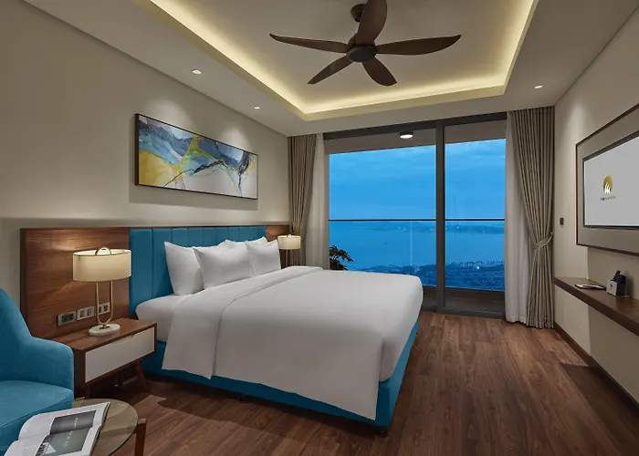 Khách sạn The Watson Premium