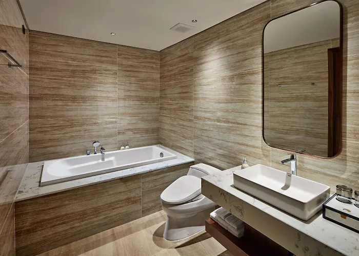 The Watson Premium Khách sạn 5*